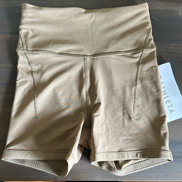 Athleta Pacesetter 4” Shortie - Picture 5 of 7
